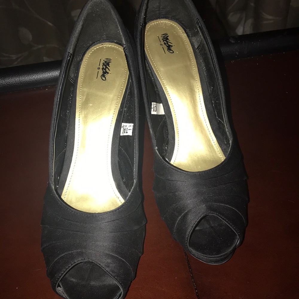 Mossimo Pumps - Picture 3 of 5